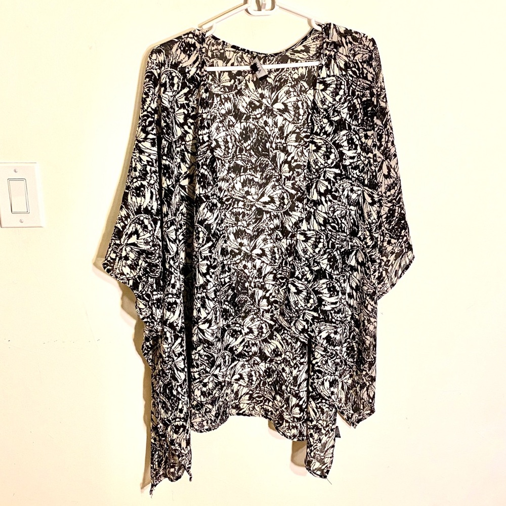 ANGL BLACK AND WHITE KIMONO